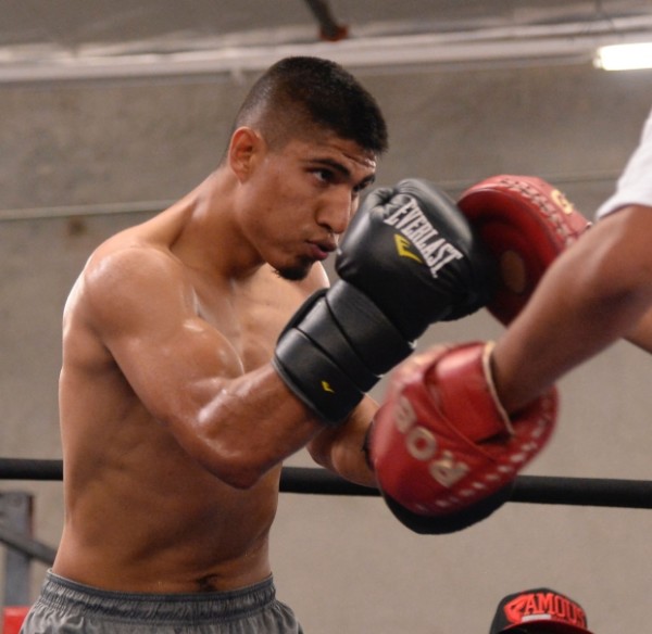 Mikey Garcia - Gene Blevins15